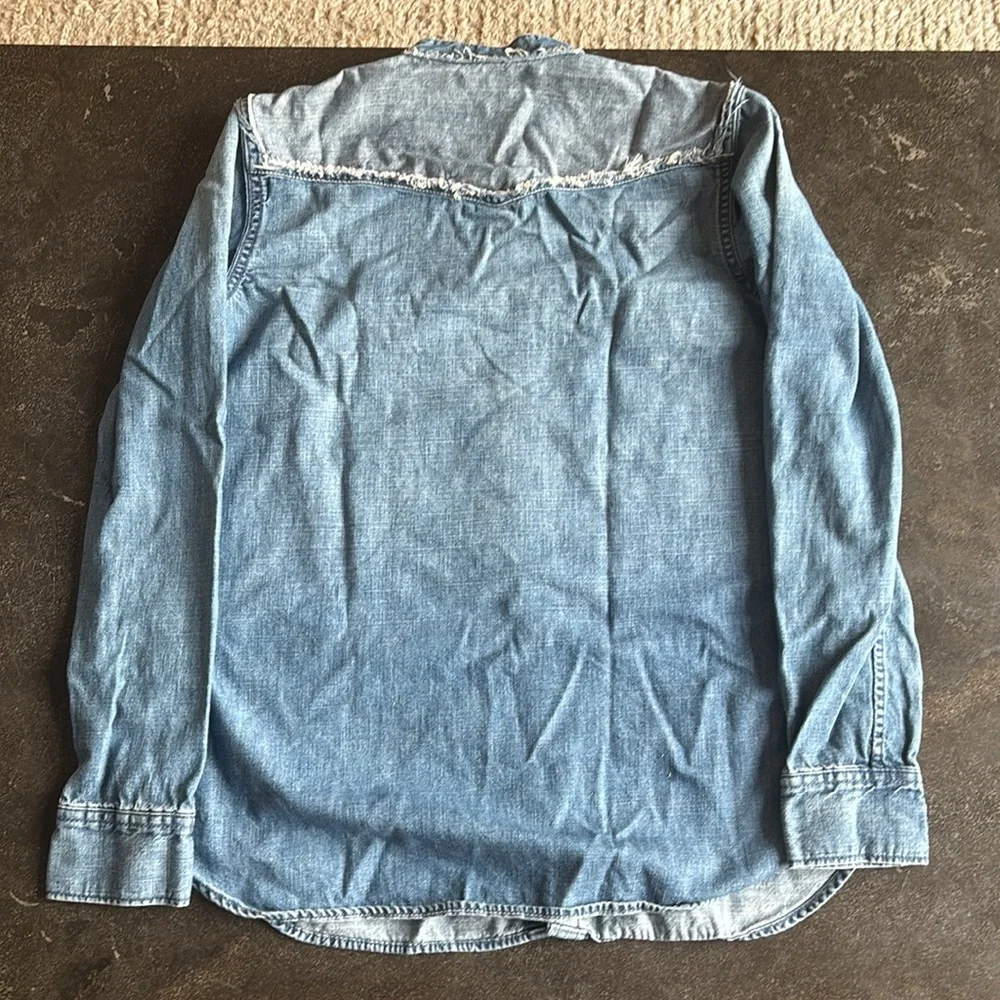 GAP 1969 denim button down shirt with frayed seam details - Picture 4 of 4